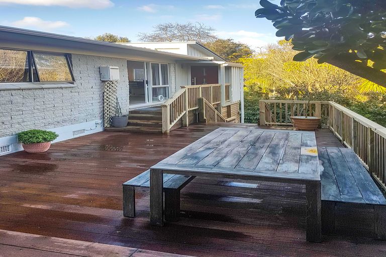 Photo of property in 2/39a Hebron Road, Waiake, Auckland, 0630