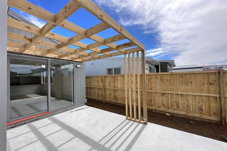 Photo of property in 16 Fredrick Hanson Road, Papakura, 2110