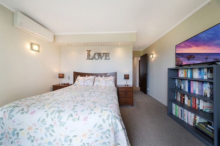 Photo of property in 180 Royal Road, Massey, Auckland, 0614