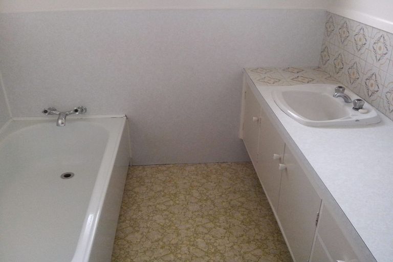 Photo of property in 62 Pupuke Road, Hillcrest, Auckland, 0627