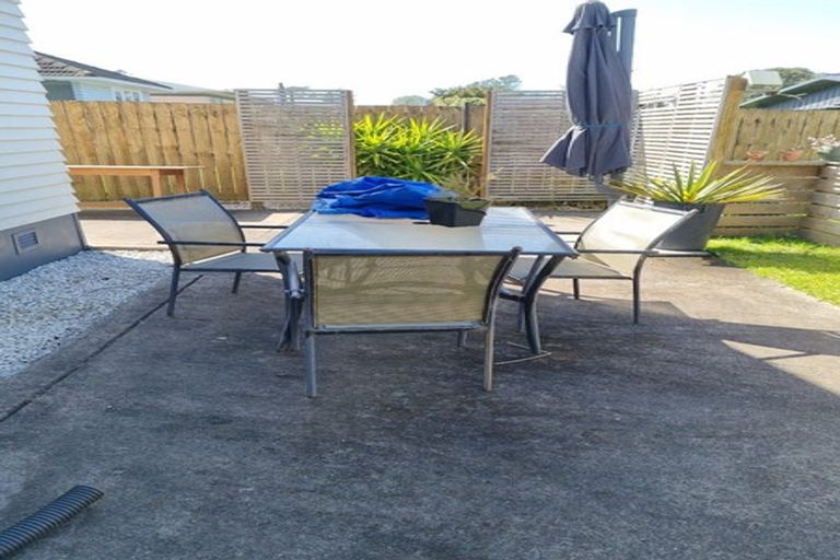 Photo of property in 8 Birdwood Road, Swanson, Auckland, 0612