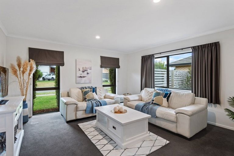 Photo of property in 17 Rossall Crescent, Rolleston, 7615