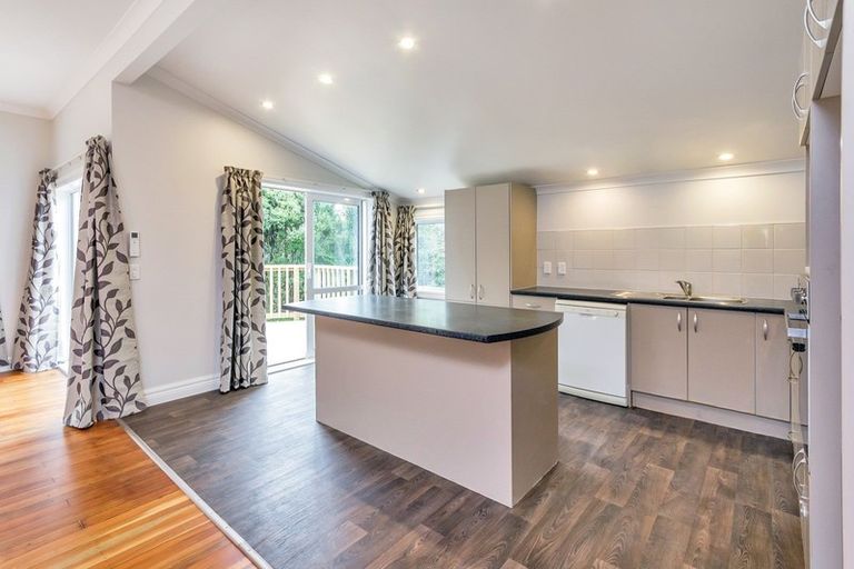 Photo of property in 13 Chibnall Place, Conifer Grove, Takanini, 2112