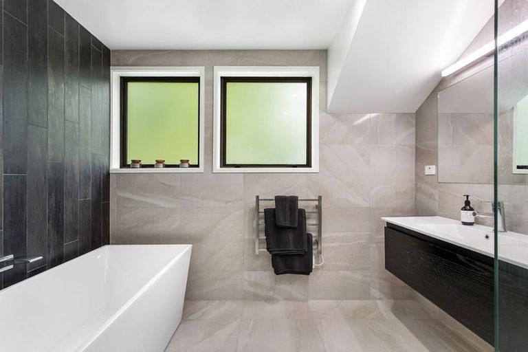 Photo of property in 2 Rembrandt Place, Burnside, Christchurch, 8053