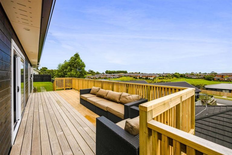 Photo of property in 22 Maple Crescent, Whalers Gate, New Plymouth, 4310