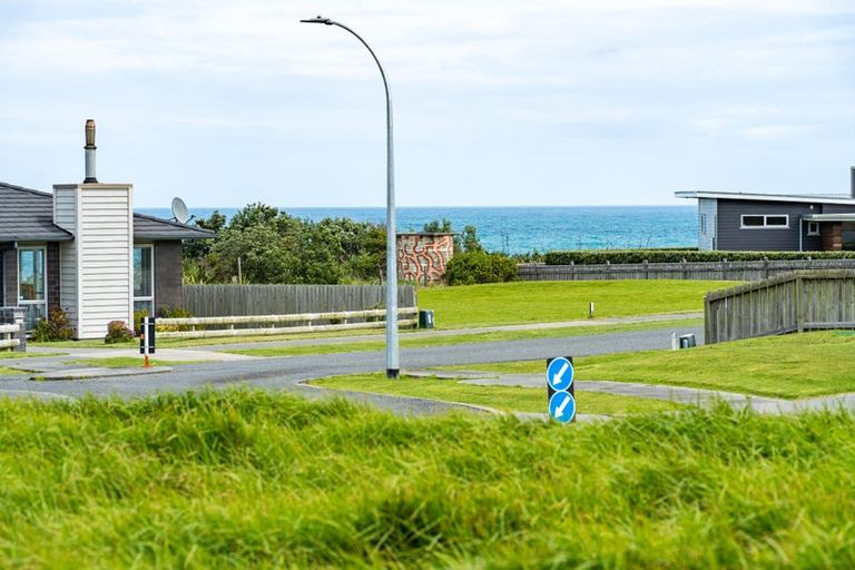 Photo of property in 38 Sunset Drive, Baylys Beach, 0377