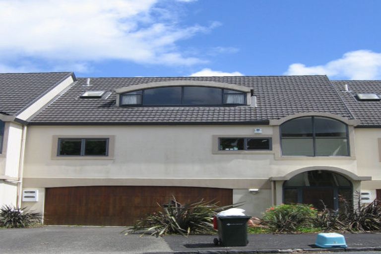 Photo of property in 2/2 Otahuri Crescent, Greenlane, Auckland, 1051