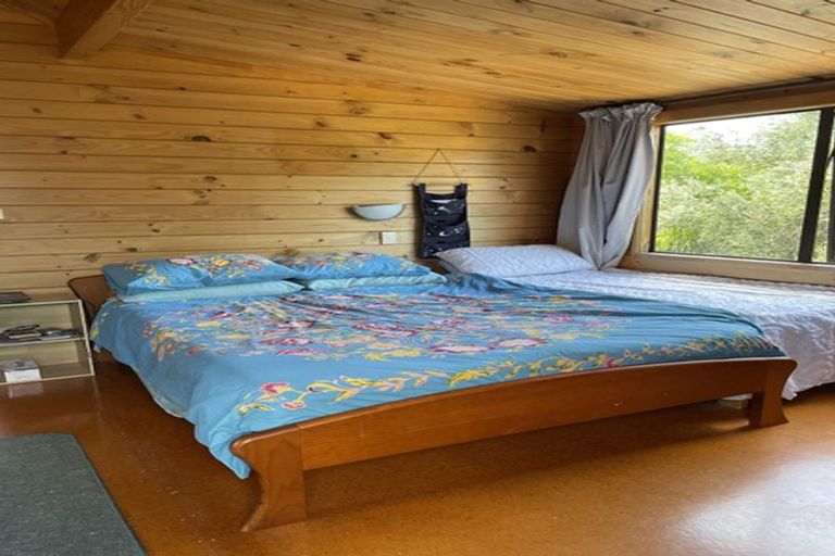 Photo of property in 2 Twin Wharf Road, Herald Island, Auckland, 0618