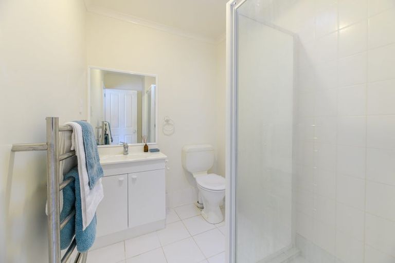 Photo of property in 112 Buscomb Avenue, Henderson, Auckland, 0610