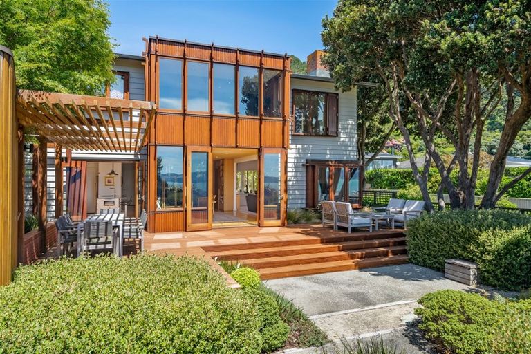 Photo of property in 432 Muritai Road, Eastbourne, Lower Hutt, 5013