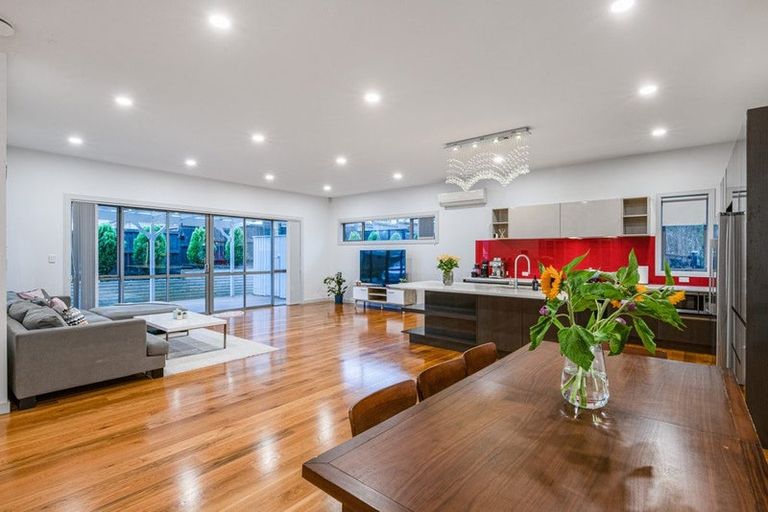 Photo of property in 120 San Valentino Drive, Henderson, Auckland, 0612