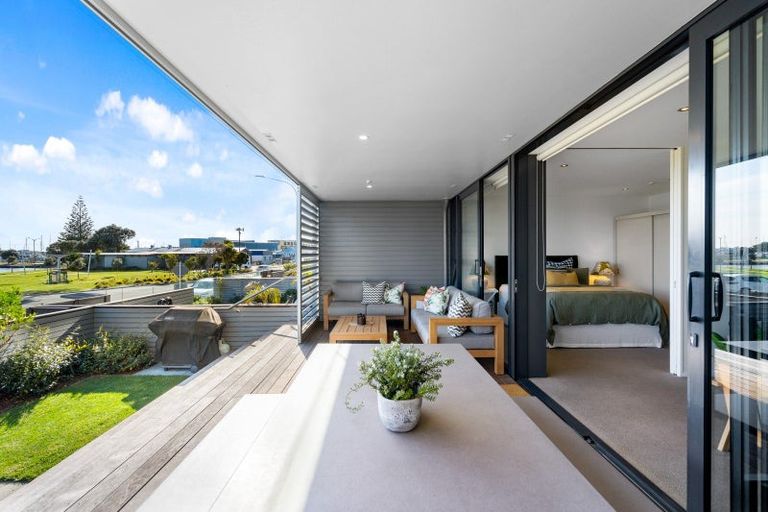 Photo of property in 208/7 Humber Street, Pandora, Napier, 4110