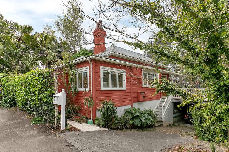 Photo of property in 25 Princes Street, Northcote Point, Auckland, 0627