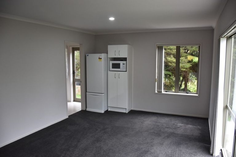 Photo of property in 37 Condor Place, Unsworth Heights, Auckland, 0632