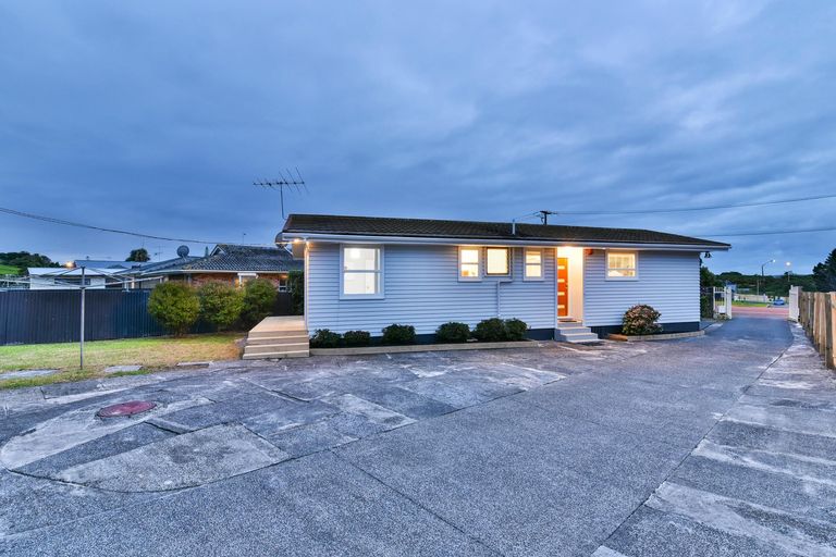 Photo of property in 120 Coronation Road, Mangere Bridge, Auckland, 2022