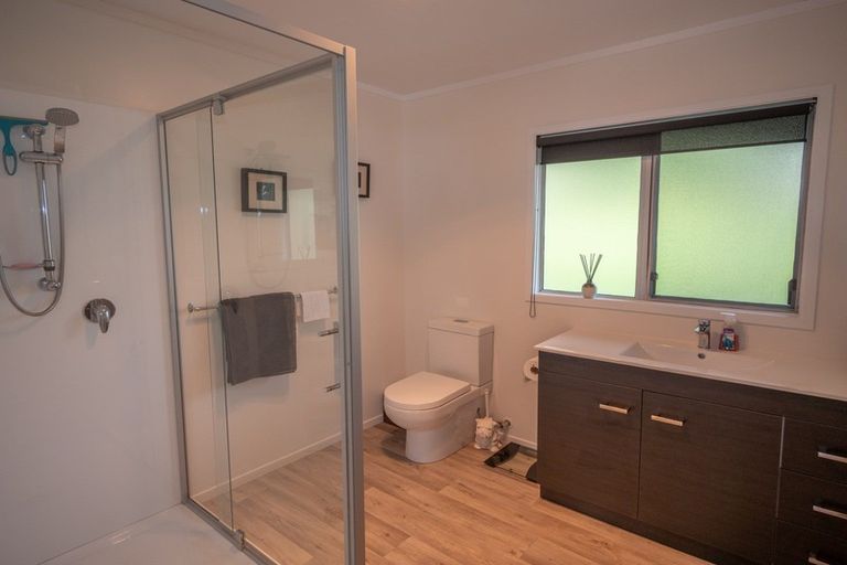 Photo of property in 48 Stratford Drive, Cable Bay, 0420