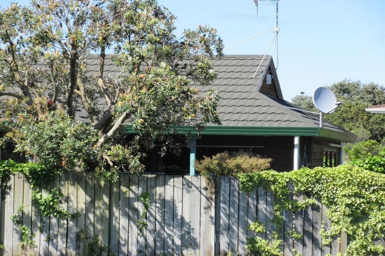 Photo of property in 2 Eatwell Avenue, Paraparaumu Beach, Paraparaumu, 5032