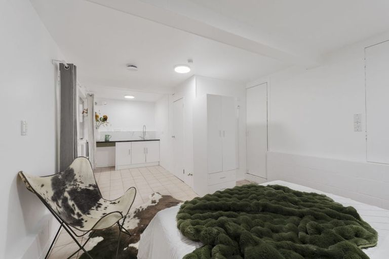 Photo of property in 92 Gallony Avenue, Massey, Auckland, 0614