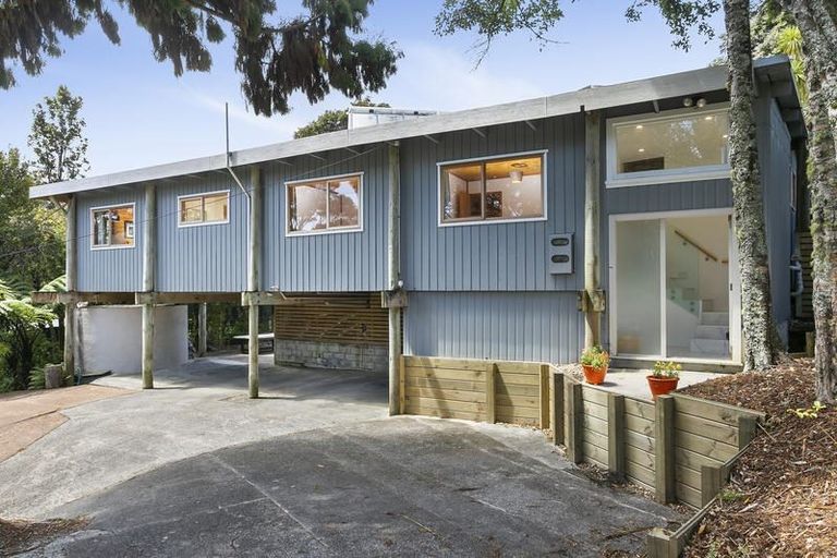 Photo of property in 114 Mountain Road, Henderson Valley, Auckland, 0612