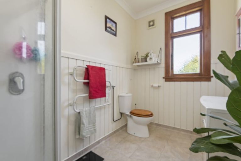 Photo of property in 16 Burns Avenue, Takaro, Palmerston North, 4412