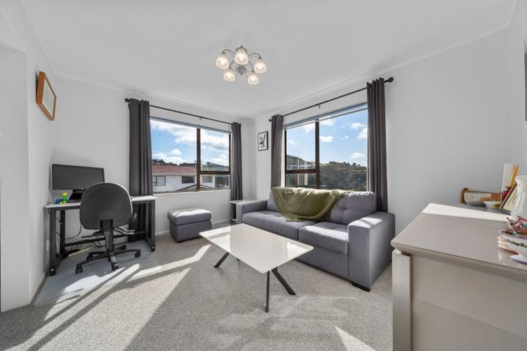 Photo of property in 6 Wantwood Grove, Churton Park, Wellington, 6037