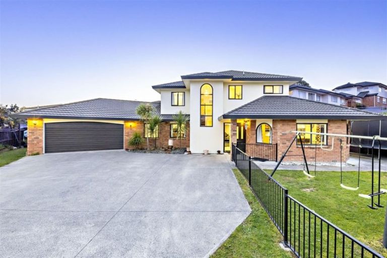 Photo of property in 36 Piper Place, Goodwood Heights, Auckland, 2105