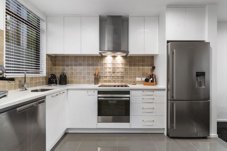 Photo of property in 12/15 Chivalry Road, Glenfield, Auckland, 0629