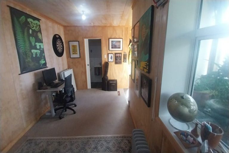 Photo of property in 19 Salford Street, Newlands, Wellington, 6037