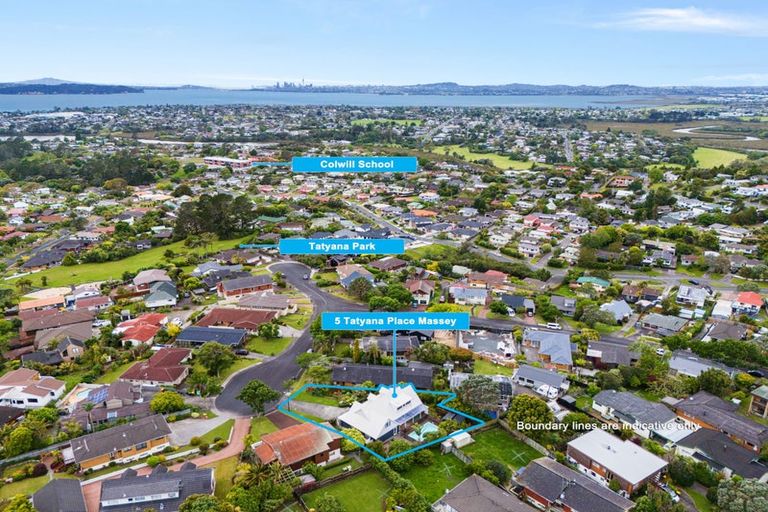 Photo of property in 5 Tatyana Place, Massey, Auckland, 0614