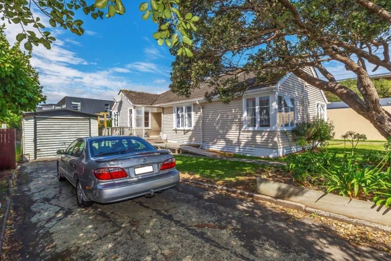 Photo of property in 11 Hector Street, Seatoun, Wellington, 6022