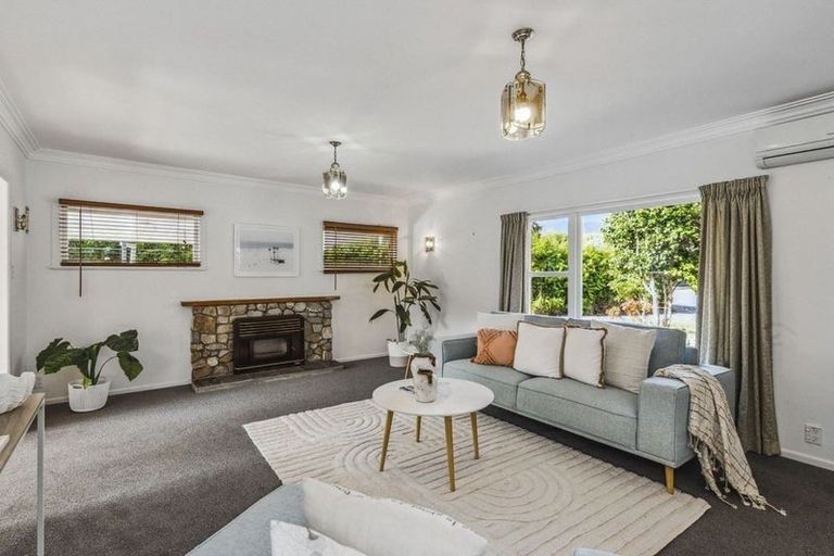 Photo of property in 6 Walton Avenue, Waikanae, 5036