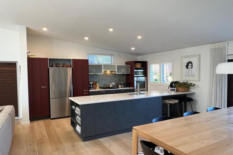 Photo of property in 32f Parr Terrace, Castor Bay, Auckland, 0620