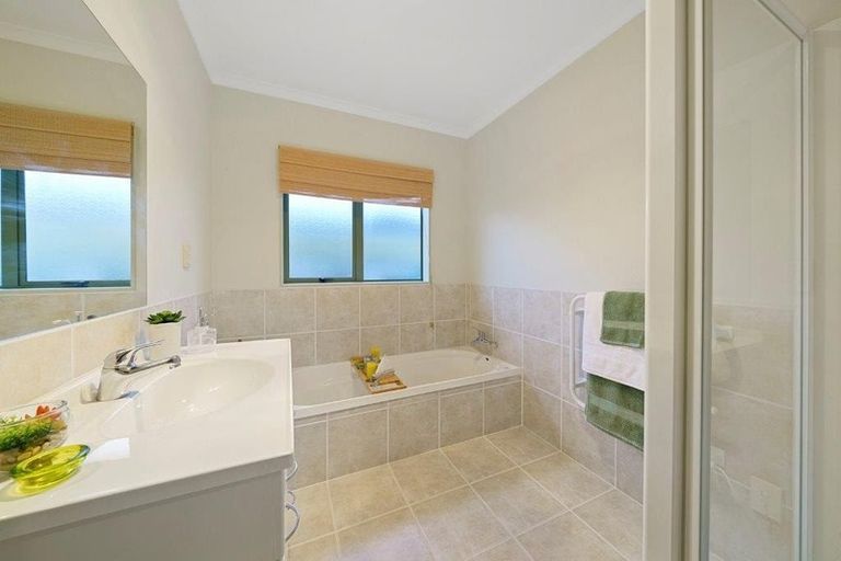 Photo of property in 4 Jeannie Way, Waikanae Beach, Waikanae, 5036