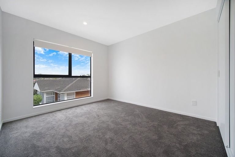 Photo of property in 62a Glenmore Road, Sunnyhills, Auckland, 2010
