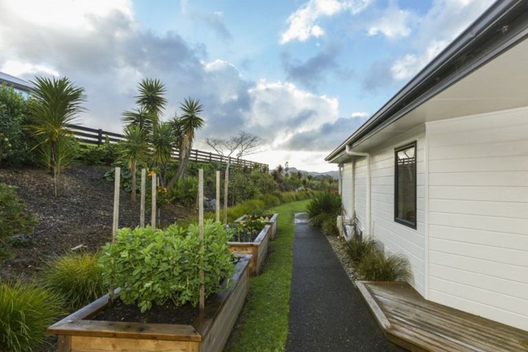 Photo of property in 21 Laly Haddon Place, Matakana, Warkworth, 0985