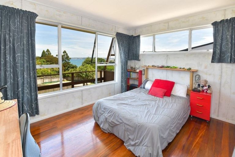 Photo of property in 113 Roberts Road, Matakatia, Whangaparaoa, 0930
