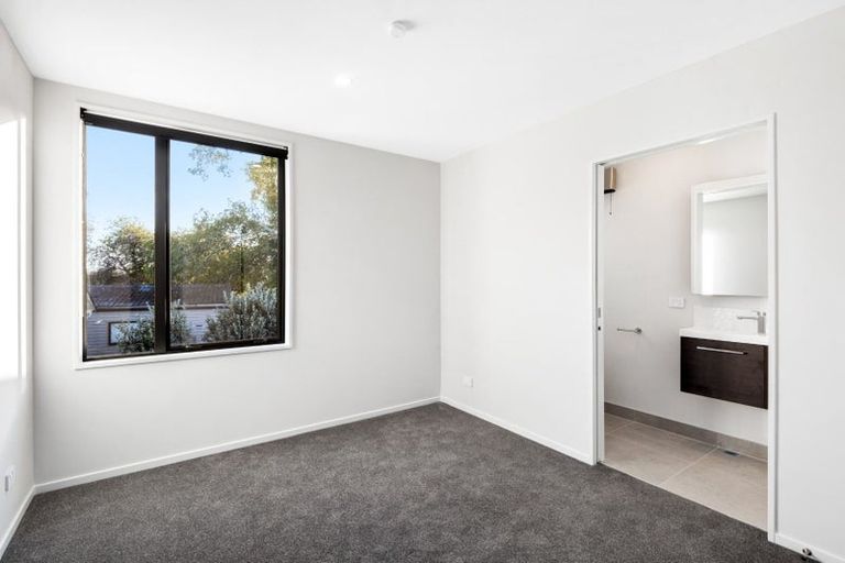 Photo of property in 4/79 Edmonton Road, Henderson, Auckland, 0612