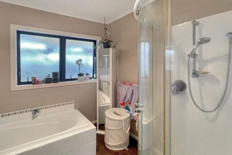 Photo of property in 5 Ruske Place, Grandview Heights, Hamilton, 3200