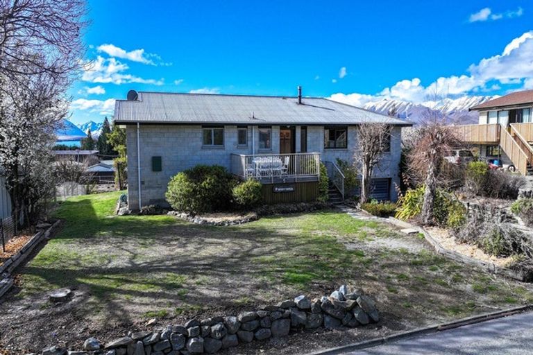Photo of property in 5 Murray Place, Lake Tekapo, 7999