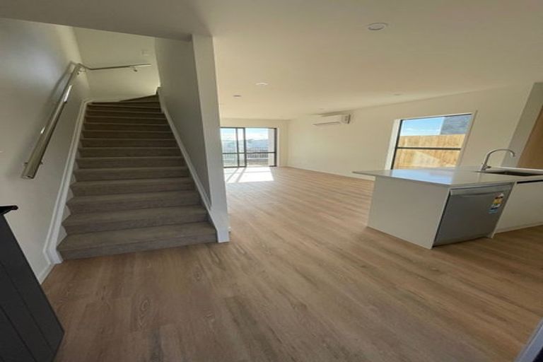 Photo of property in 16 Clay Works Lane, New Lynn, 0600