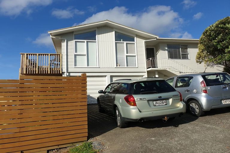 Photo of property in 1/330 Glenfield Road, Glenfield, Auckland, 0629