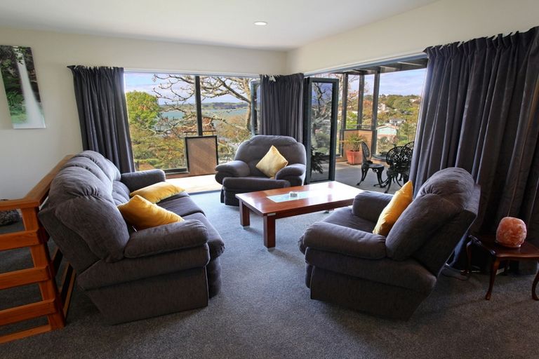 Photo of property in 17 Cambrae Road, Raglan, 3225