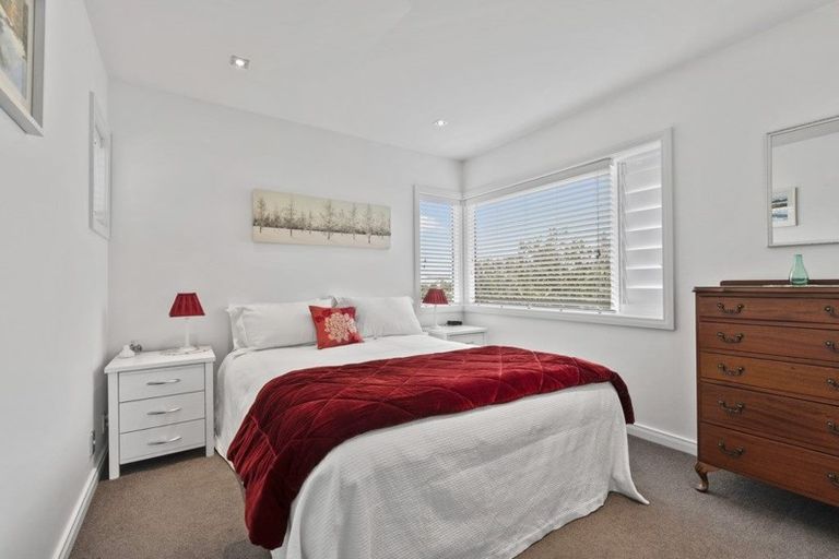 Photo of property in 37a Peter Terrace, Castor Bay, Auckland, 0620