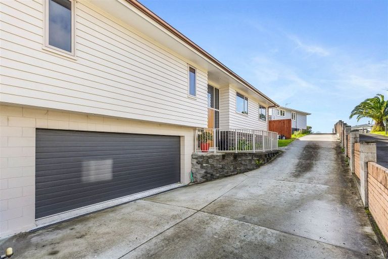 Photo of property in 27a Kirrie Avenue, Te Atatu South, Auckland, 0610