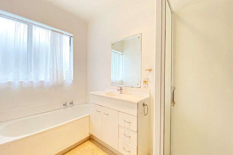 Photo of property in 2/79 Aberfeldy Avenue, Highland Park, Auckland, 2010