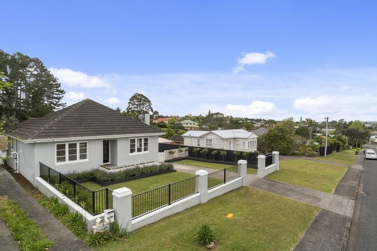 Photo of property in 1/38 Eastglen Road, Glen Eden, Auckland, 0602