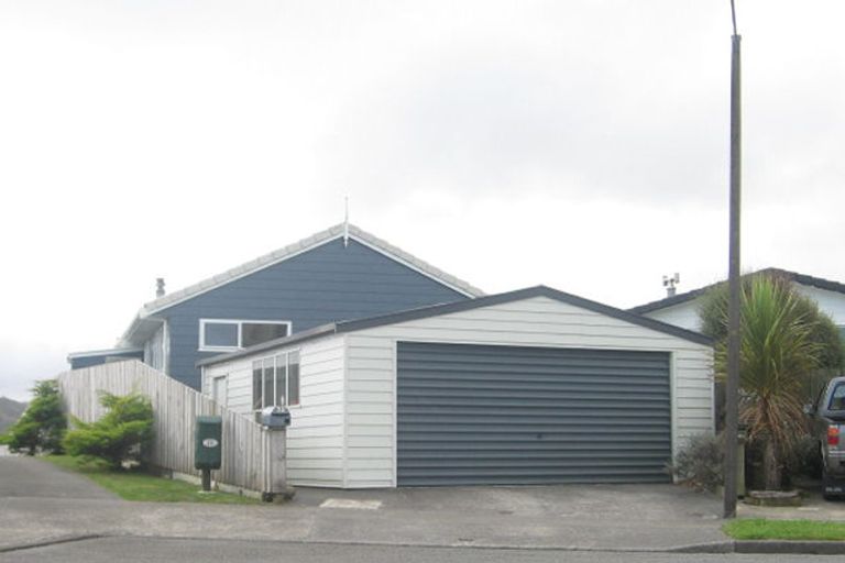 Photo of property in 22 Trinidad Crescent, Grenada Village, Wellington, 6037