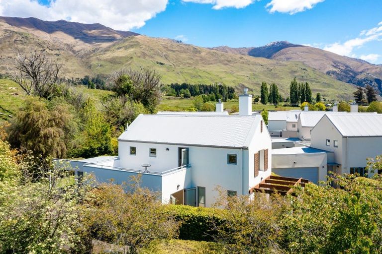 Photo of property in 7 Meadowbrook Place, Wanaka, 9305