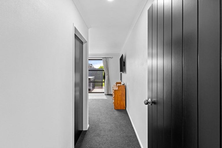 Photo of property in 7 Nevada Way, Kelvin Grove, Palmerston North, 4414