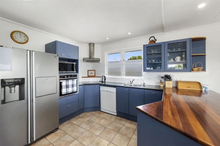 Photo of property in 1 Forth Place, Papakowhai, Porirua, 5024